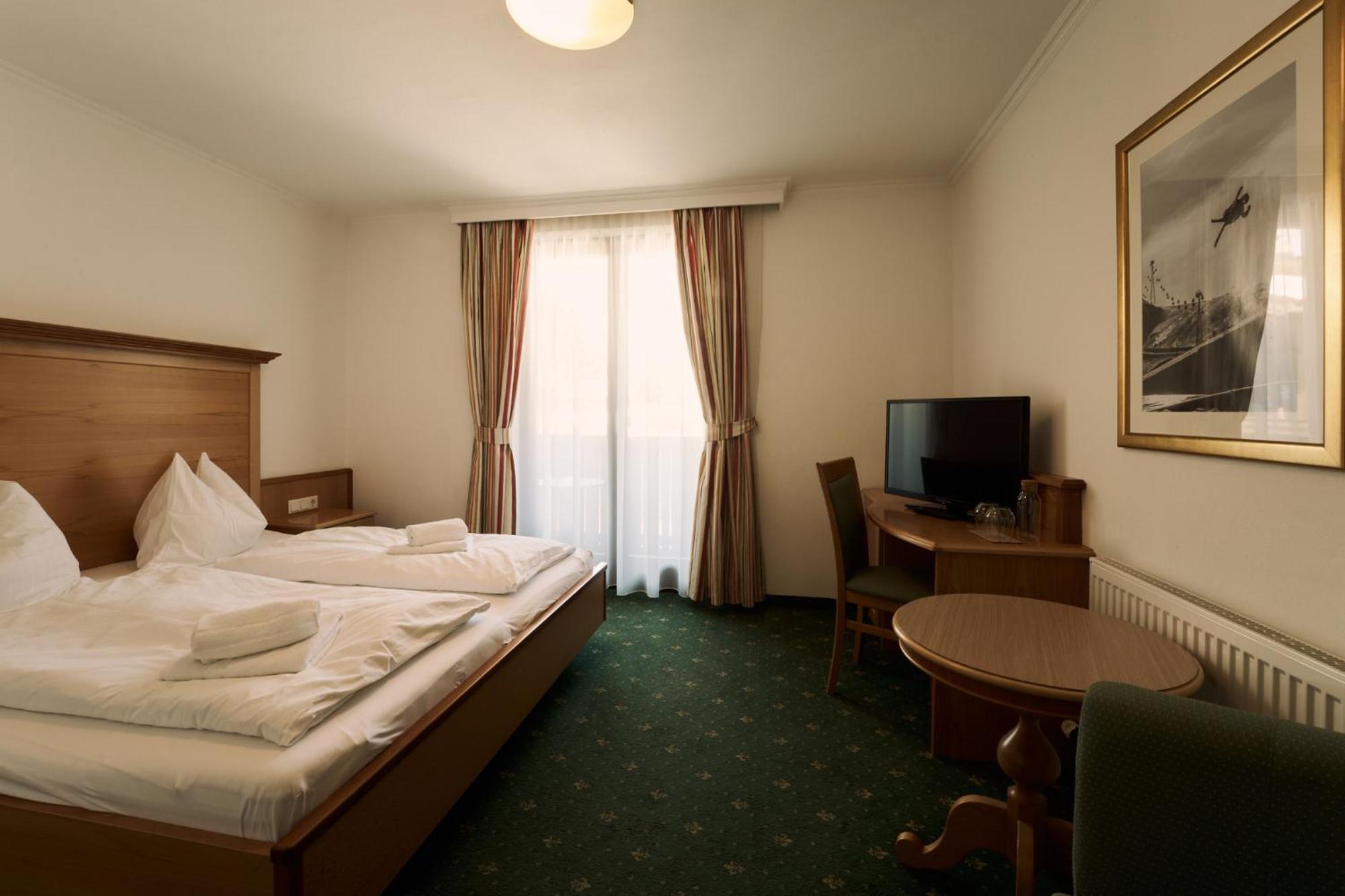 Hotel Martini Kaprun - Including Summercard エクステリア 写真